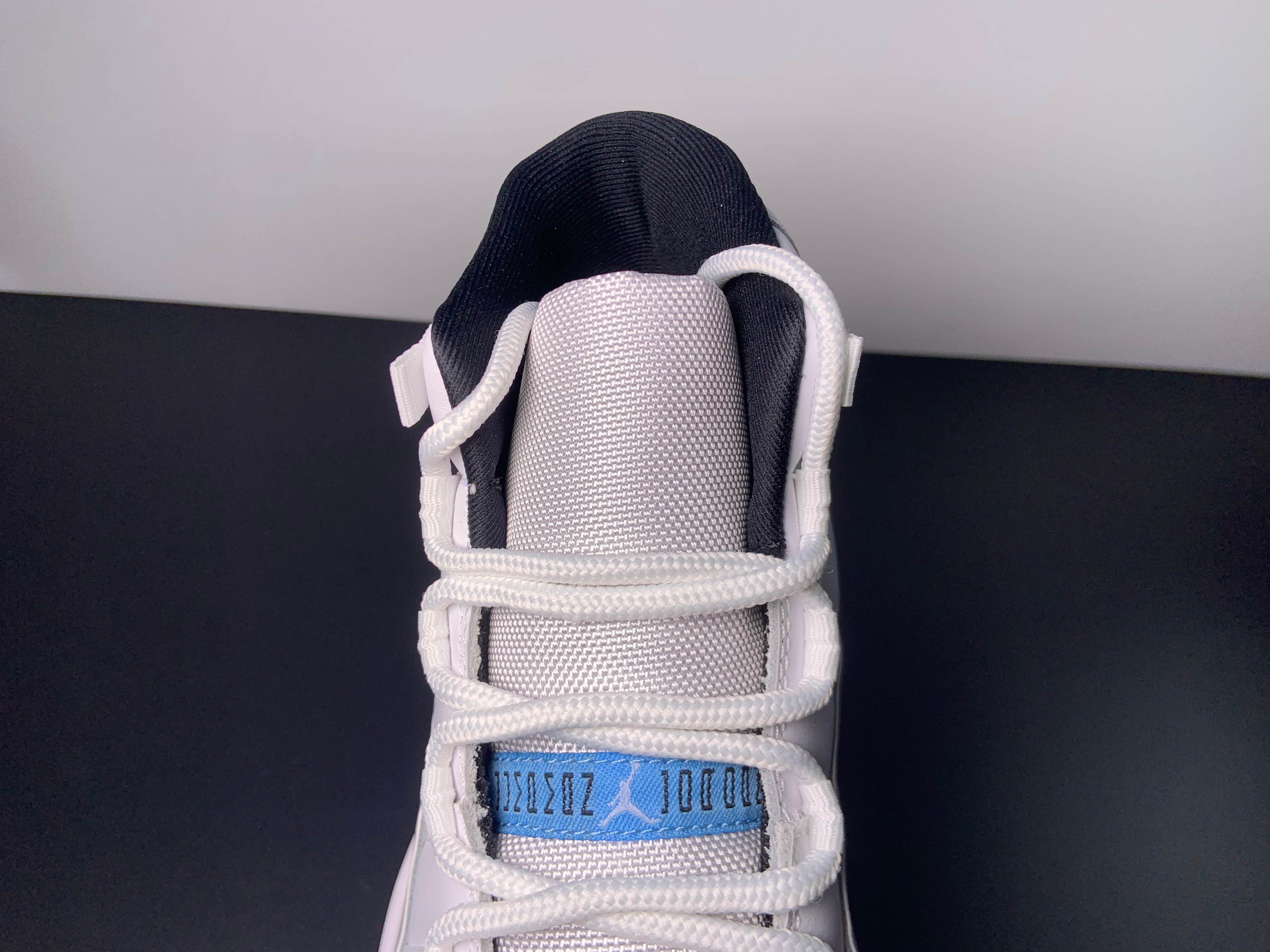 Jordan 11 Retro Columbia / Legend Blue 2024